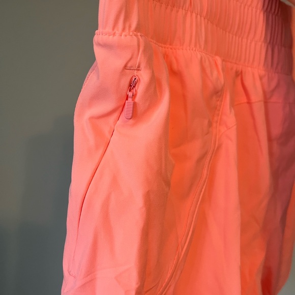 Athletic shorts - Picture 3 of 4